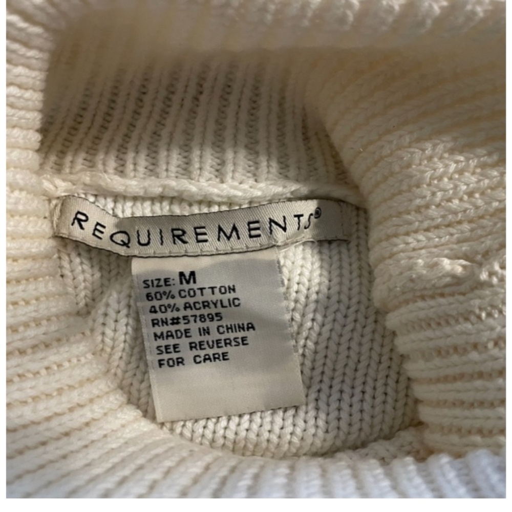 VINTAGE Requirements WHITE KNIT SWEATER, size M, short sleeves, - Picture 3 of 4